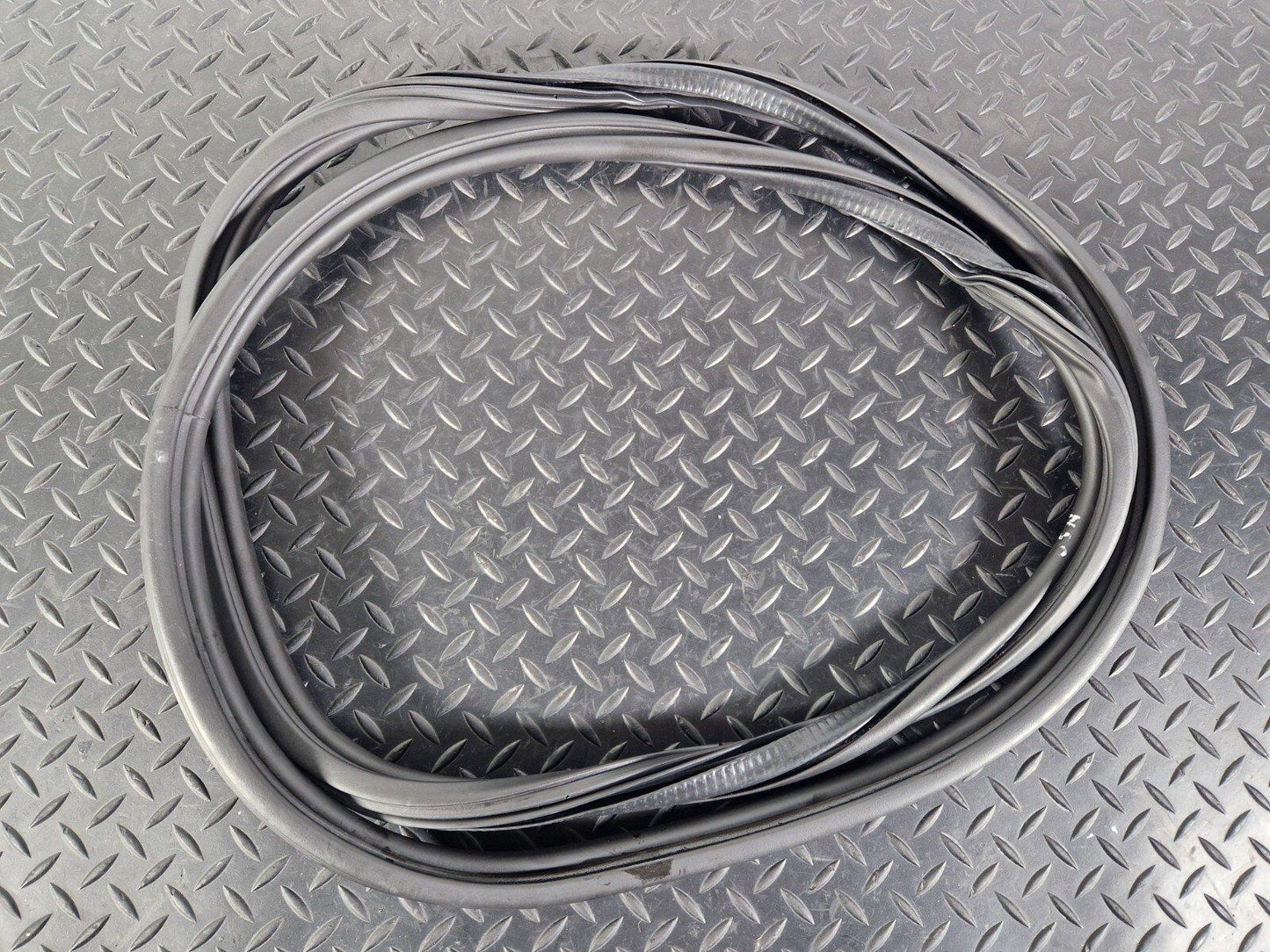 12-18 AUDI A6 C7 GENUINE AVANT REAR DOOR RUBBER SEAL FITS LEFT & RIGHT 4G9833721