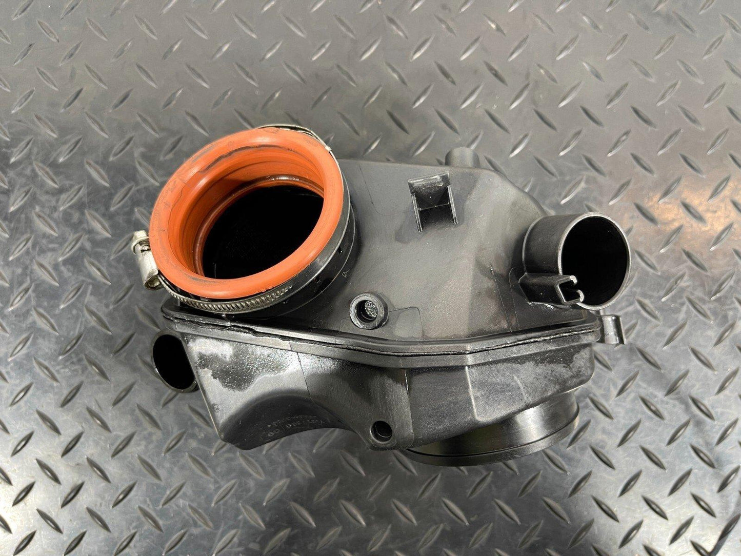 18-ON MERCEDES BENZ A CLASS W177 DIESEL REBREATHER AIR INTAKE DUCT A6540901301