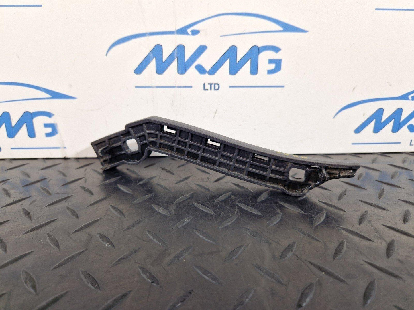 14-20 MERCEDES BENZ GLA 200 X156 GENUINE BUMPER MOUNT HOLDER BRACKET A1568853700