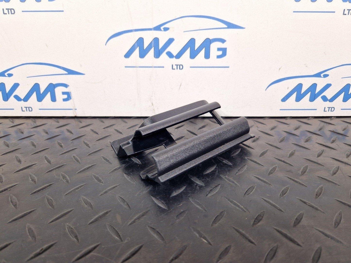 14-21 MERCEDES BENZ C200d W205 OEM FRONT SEAT GUIDE RAIL END COVER A2059190200