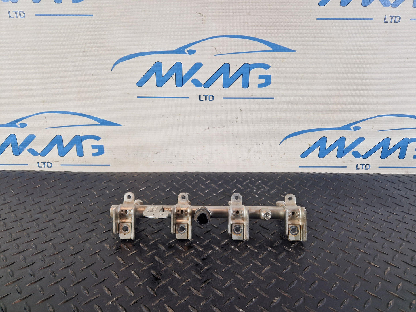 Range Rover Evoque L551 2.0 Petrol Fuel Rail with Sensor H4P3-9G774-BB