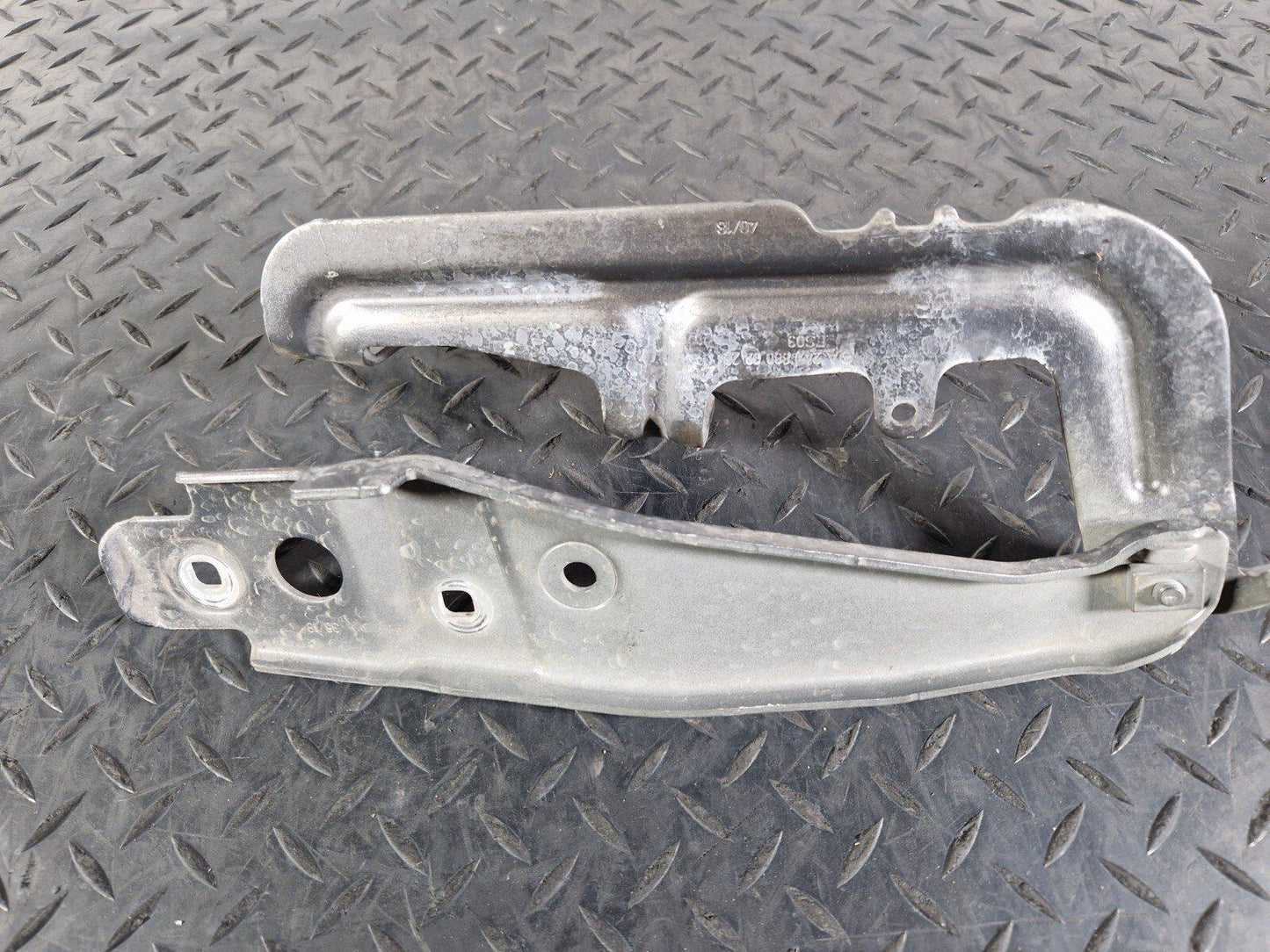 19-ON MERCEDES BENZ B CLASS W247 BONNET HINGE RIGHT DRIVER SIDE A2478800228