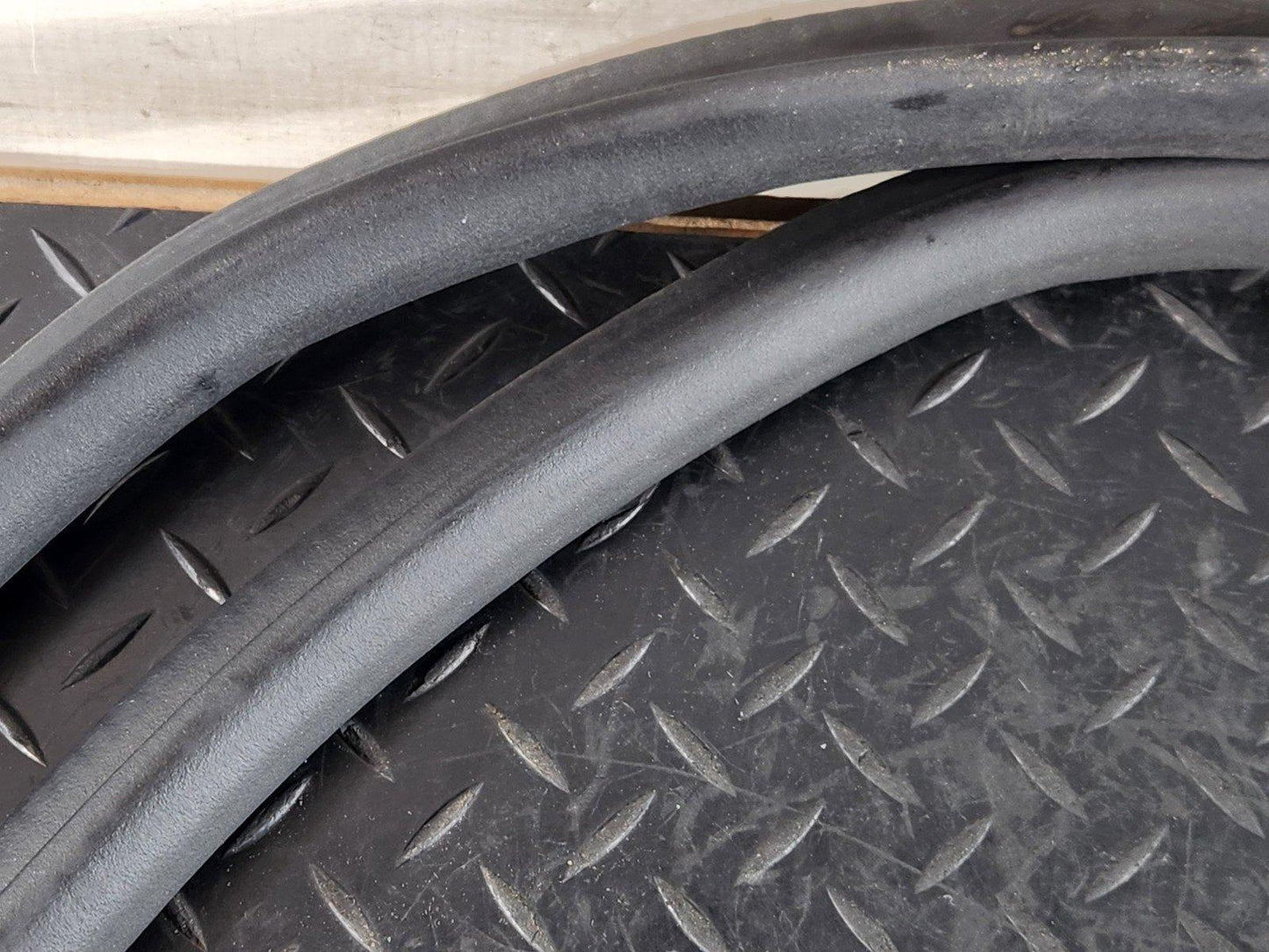 19-ON MERCEDES B CLASS W247 REAR DOOR RUBBER SEAL FITS LEFT & RIGHT A2476920400