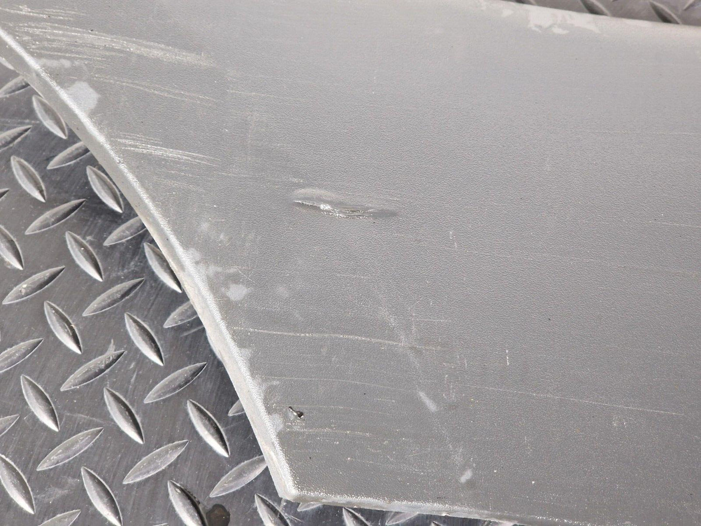 18-ON MERCEDES BENZ SPRINTER W907 REAR RIGHT WHEEL ARCH FRONT STRIP A9106907200