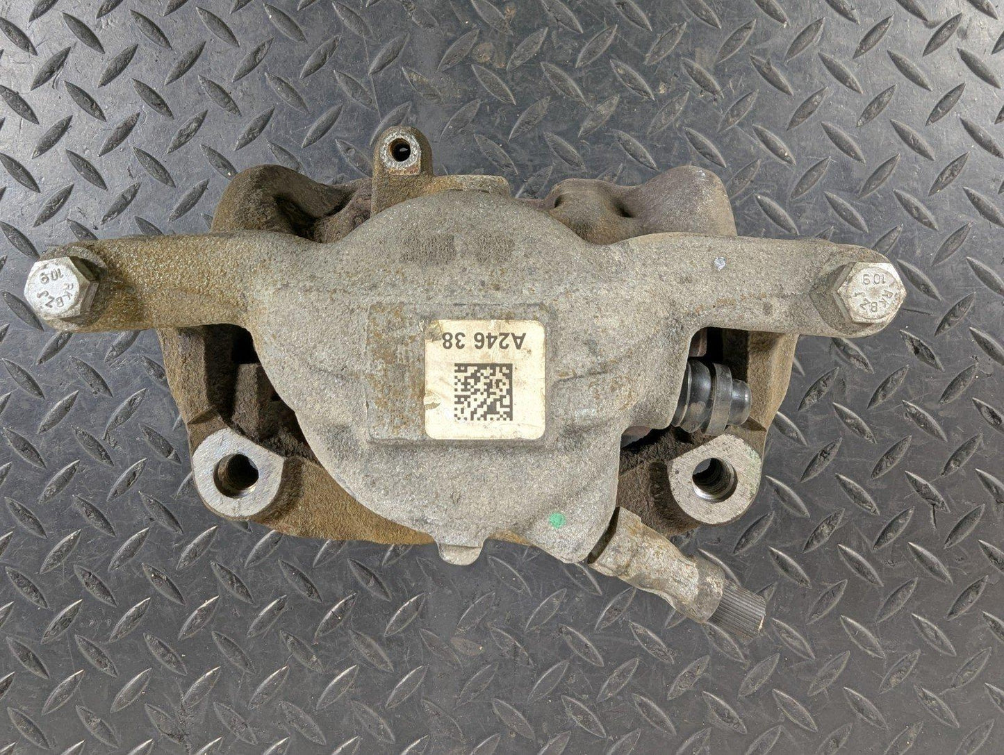 13-19 MERCEDES BENZ CLA C117 FRONT RIGHT O/S BRAKE CAPLIPER A24638 295X28