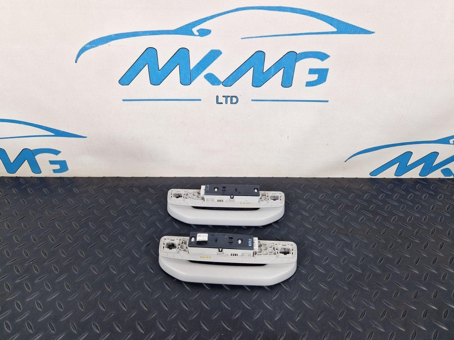 14-21 MERCEDES BENZ C200d W205 PAIR OF REAR GRAB HANDLES LEFT & RIGHT A099815000