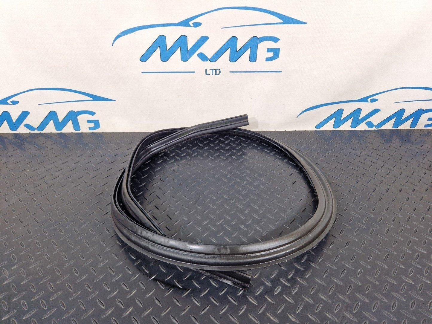 18-ON MERCEDES BENZ SPRINTER W907 HOOD BONNET RUBBER GASKET SEAL A9108871100