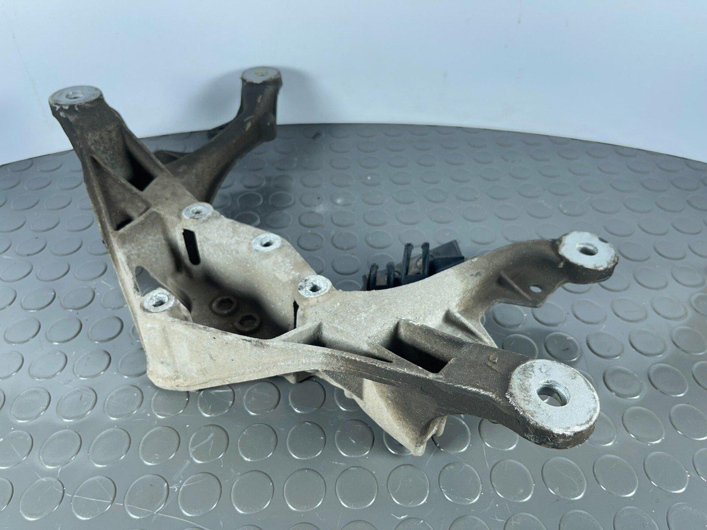 16-19 AUDI A4 B9 GENUINE 1.4 TFSI MANUAL GEARBOX MOUNT BRACKET 8W0399262AD