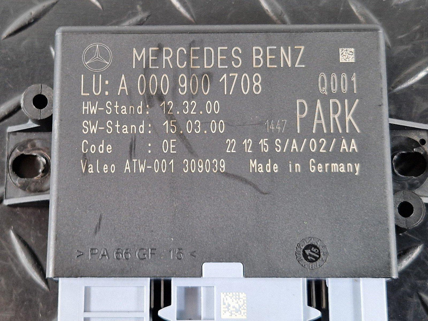 16-19 MERCEDES BENZ GLE W166 PARKING MODULE PDC SENSOR CONTROL UNIT A0009001708