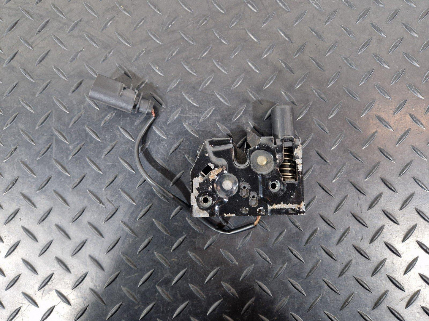 15-18 AUDI A7 4G GENUINE BONNET CATCH LATCH MECHANISM 4G0823509C