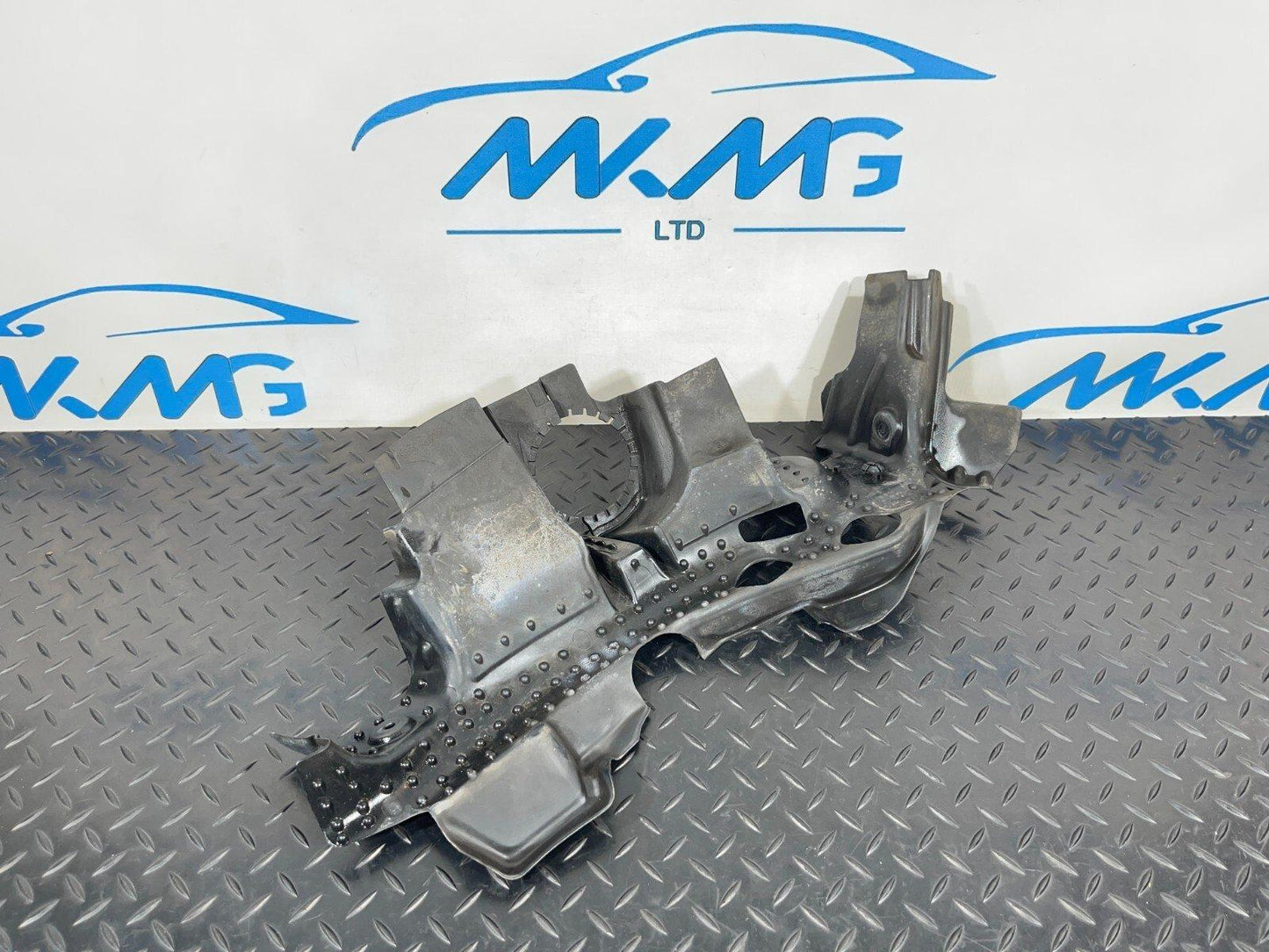 14-21 MERCEDES BENZ C300h W205 RIGHT CENTER NOISE CAPSULE A2135244100