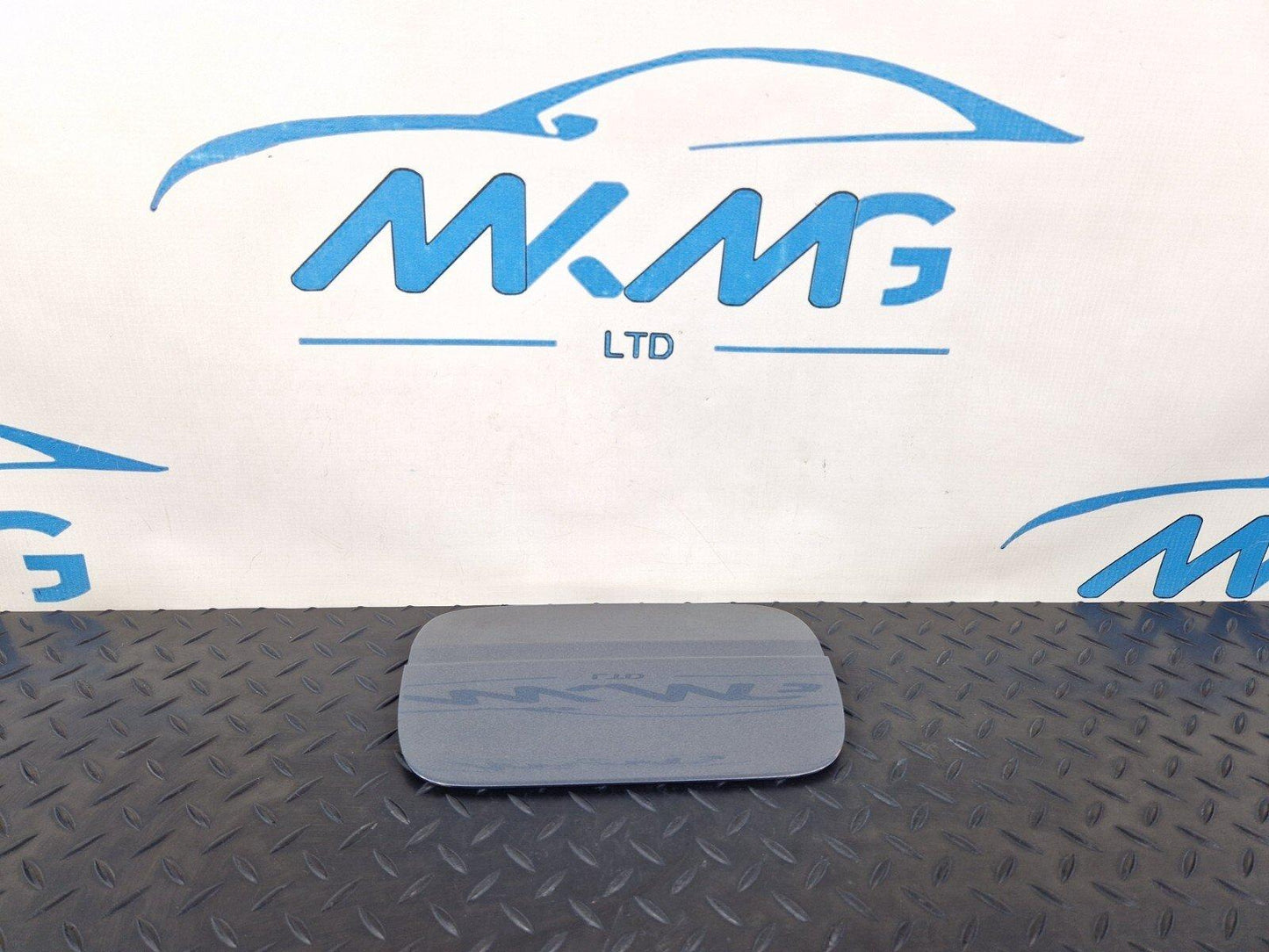 16-19 AUDI A4 B9 GENUINE FUEL DOOR FLAP IN GREY X7R 8W0809907