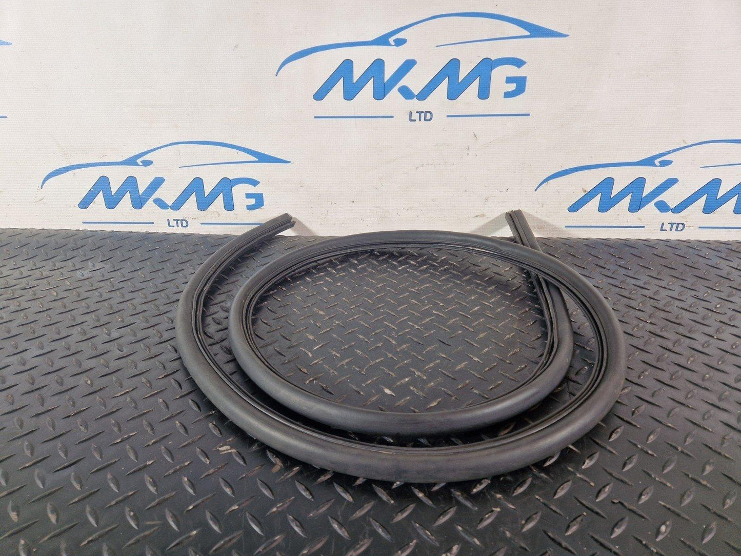 10-15 AUDI Q7 4L GENUINE OEM ENGINE HOOD BONNET RUBBER SEAL 4L0823731