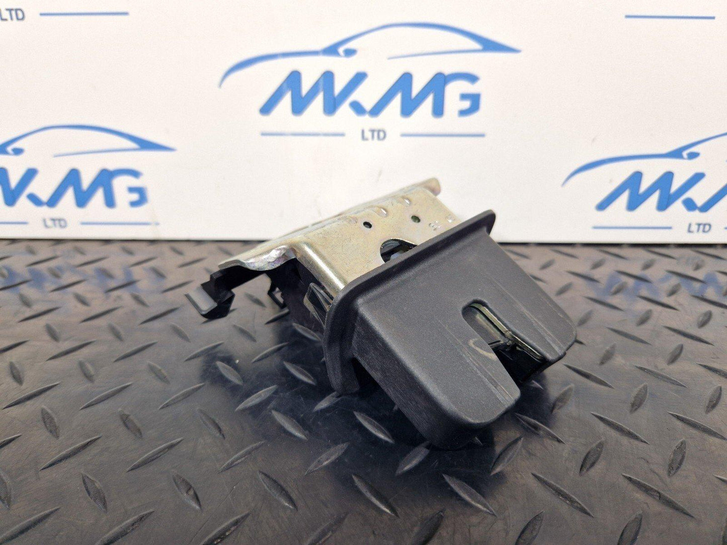 16-19 AUDI A4 B9 SALOON GENUINE TAILGATE LOCK MECHANISM OEM 3G0827503A