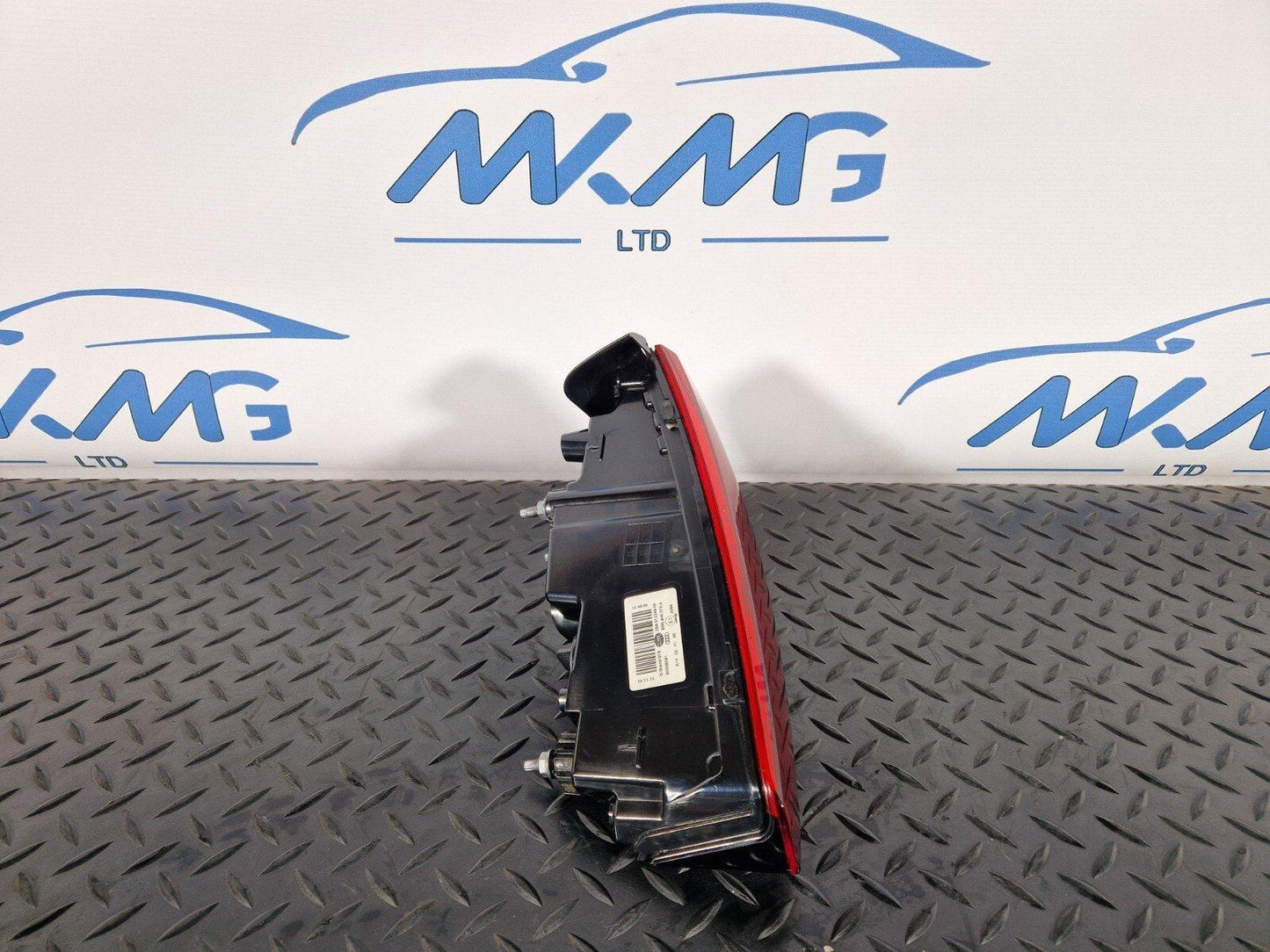 16-19 AUDI A4 B9 SALOON REAR RIGHT O/S/R INNER TAILGATE LIGHT 8W5945076A