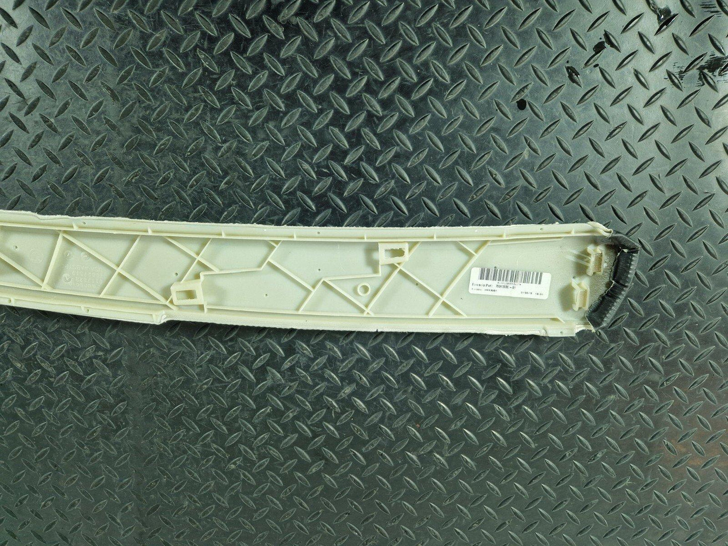 10-13 BMW X5 E70 LCI LEFT SIDE CENTER CONSOLE TRIM COVER PANEL IN BLACK 0117828