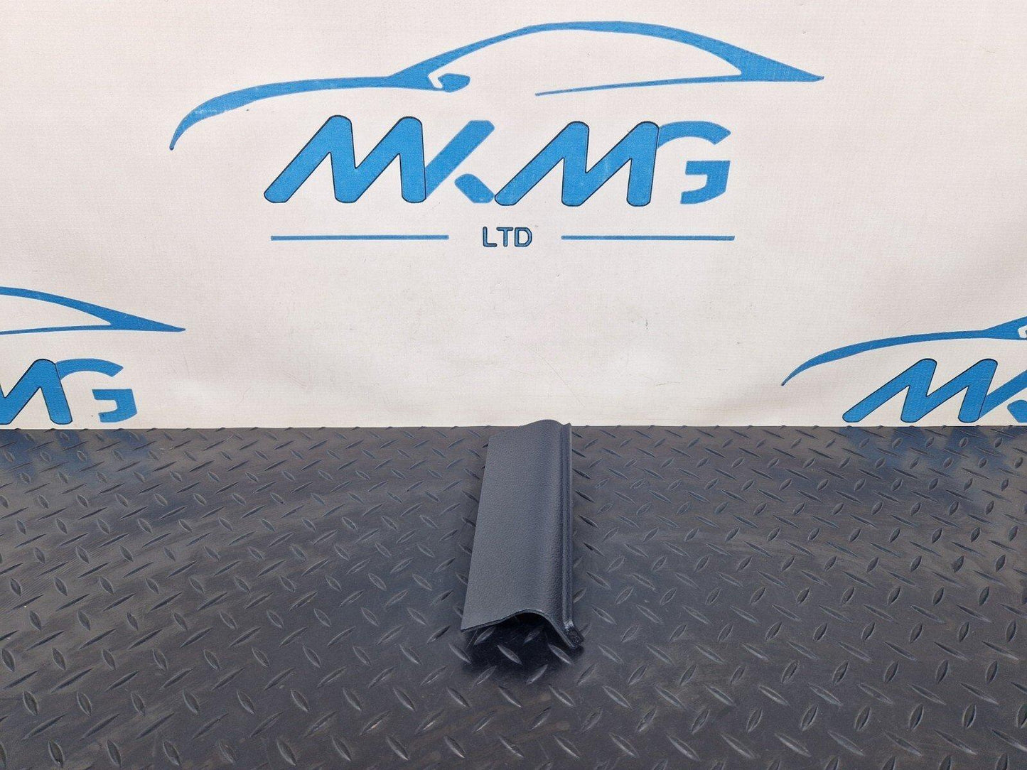 14-23 MERCEDES VITO W447 LEFT SIDE B-PILLAR LOWER SEAT BASE TRIM A4479107900