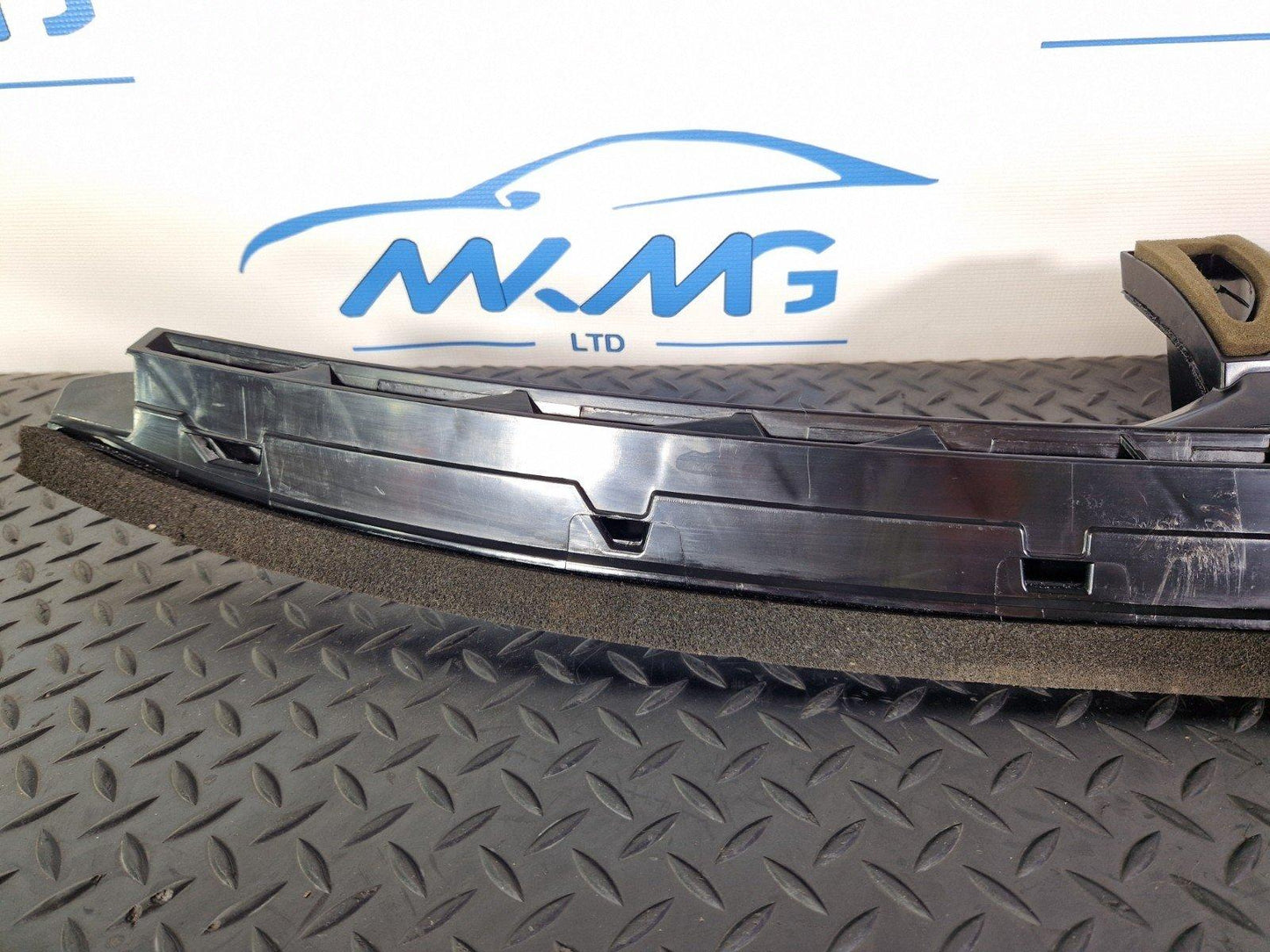 10-13 BMW X5 E70 LCI GENUINE WINDSCREEN AIR DUCT CHANEL 6958404