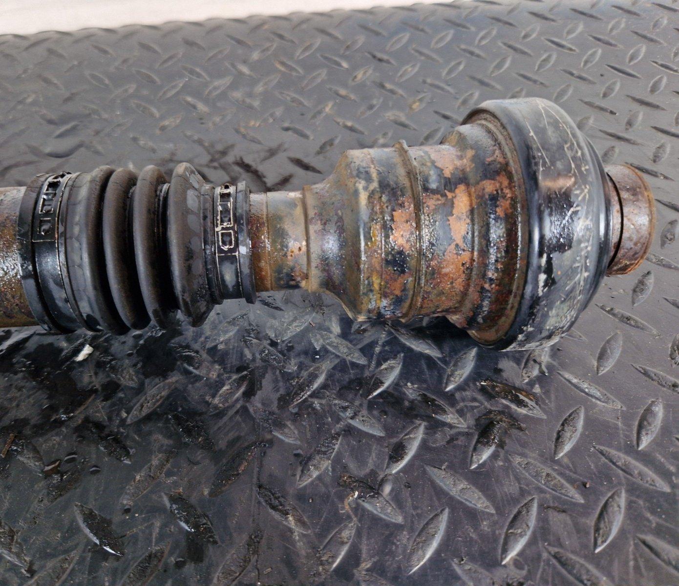 10-18 VW TOUAREG 7P GENUINE 3.0 DIESEL FRONT PROPSHAFT 7P0521101K