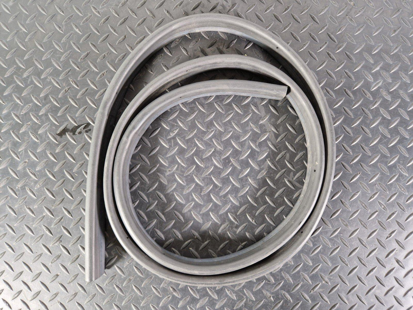 11-19 MERCEDES BENZ ML W166 GENUINE ENGINE BONNET HOOD GASKET SEAL