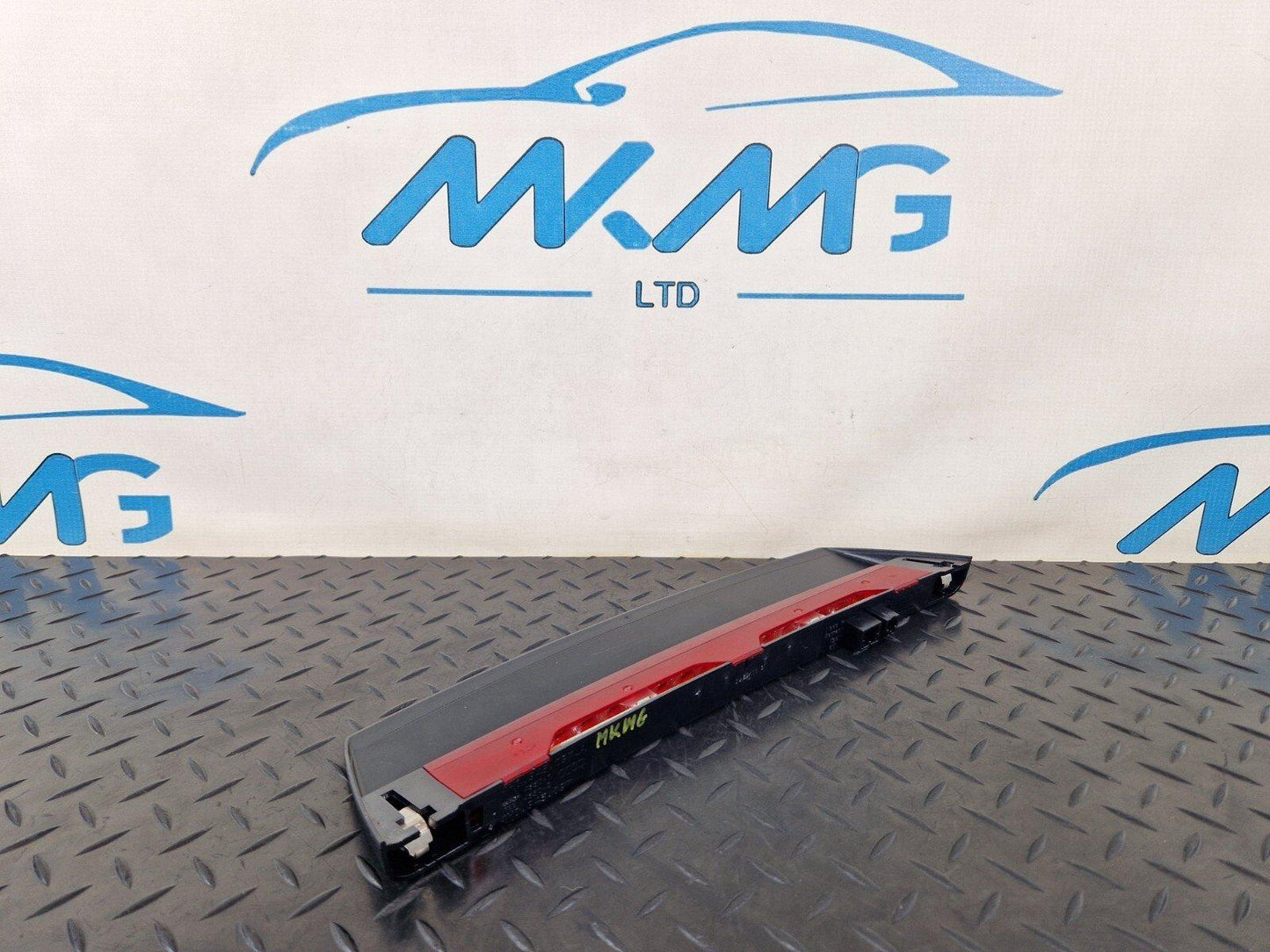 10-17 AUDI A8 4H REAR CENTER 3RD BRAKE STOP LIGHT 4H0945097A