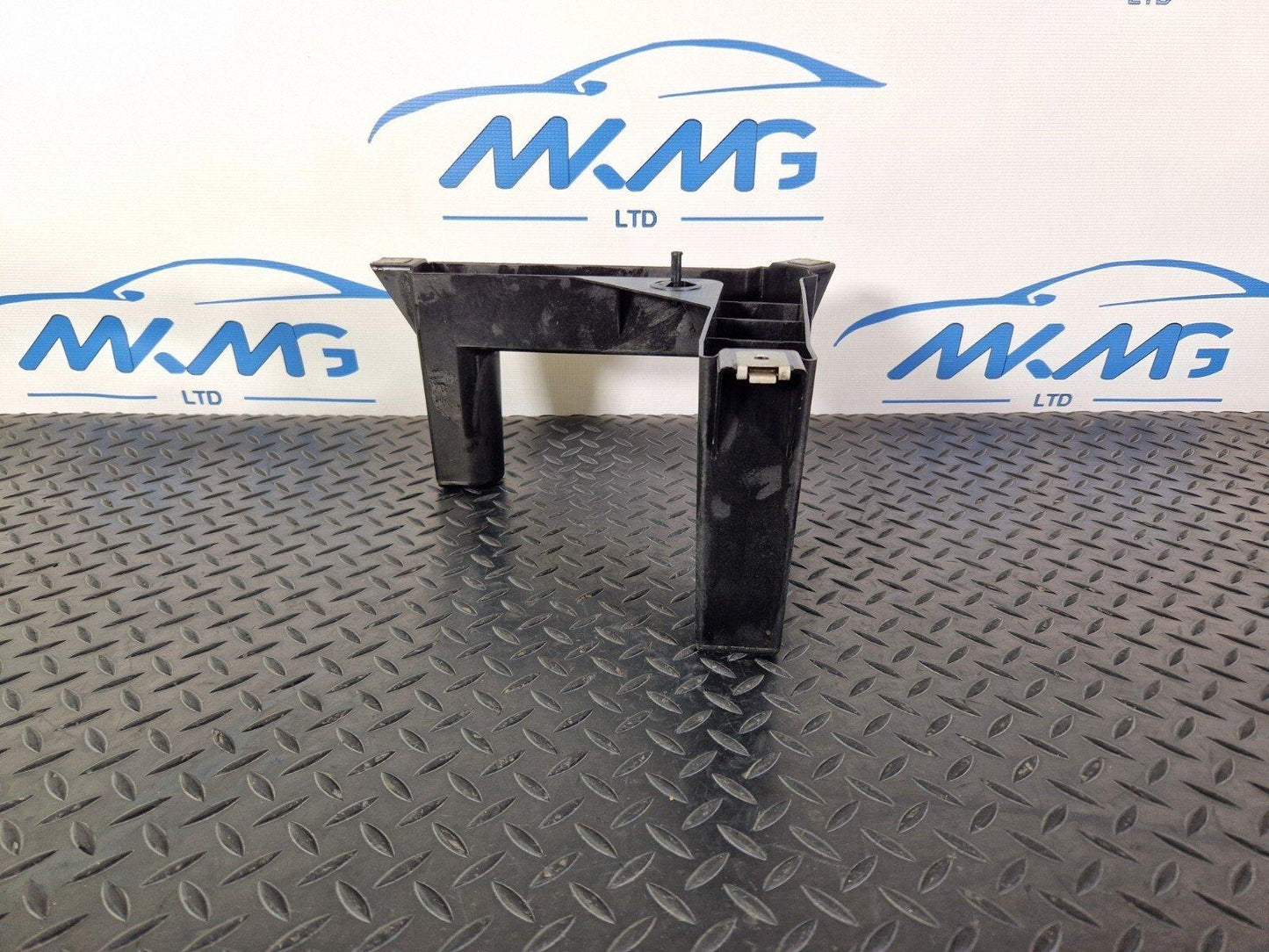 18-ON MERCEDES BENZ A CLASS W177 GENUINE MOUNT BRACKET A1776827500