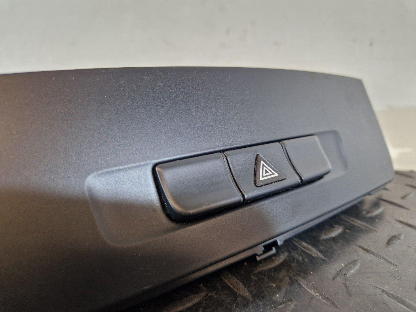 14-23 MERCEDES VITO W447 GENUINE OEM DASH BOARD HAZARD LIGHT PANEL A4479050051