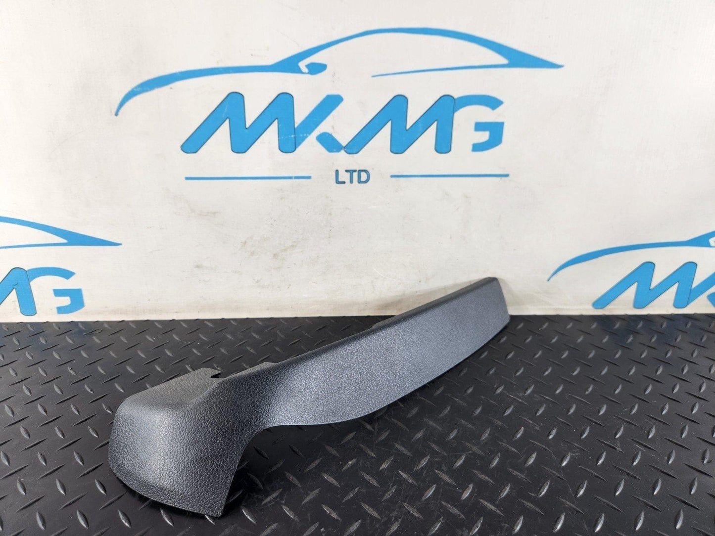 19-ON MERCEDES BENZ B CLASS W247 REAR LEFT SEAT GUIDE COVER TRIM A2479290100