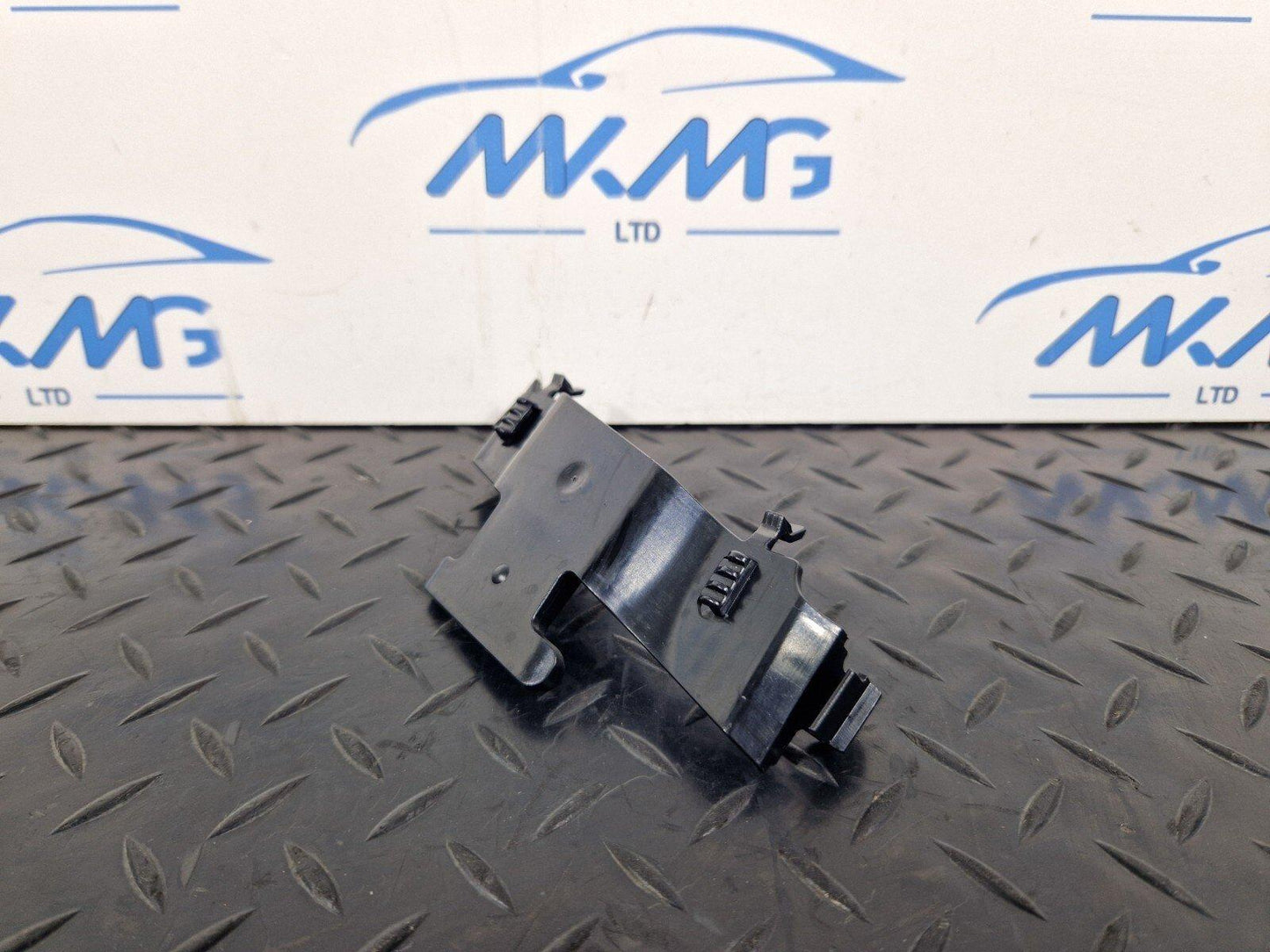 16-19 AUDI A4 AVANT B9 S-LINE PILLAR SEAT BELT GUIDE GUIDE BRACKET 8W0867192