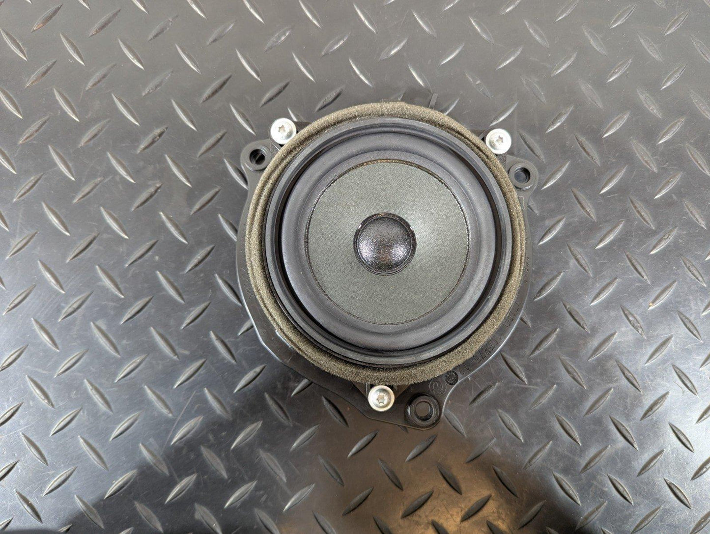 16-22 BMW X1 F48 GENUINE OEM REAR RIGHT DOOR SOUND SPEAKER WITH BRACKET 7350554