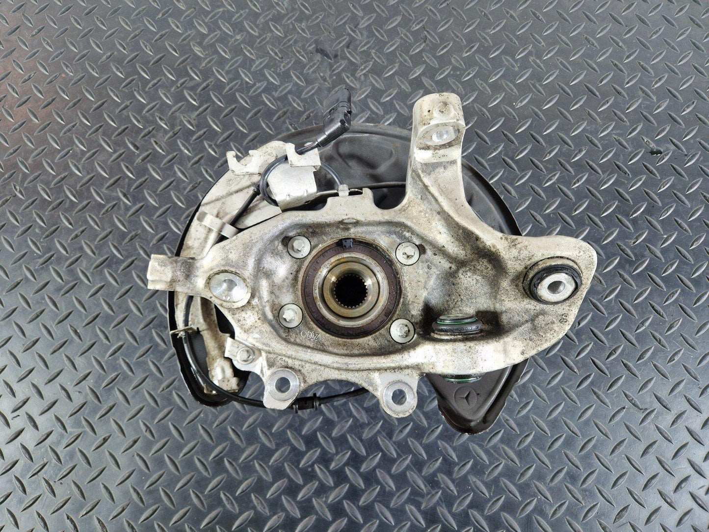 14-21 MERCEDES BENZ C300h W205 N/S PASSENGER SIDE REAR WHEEL HUB A2055467380