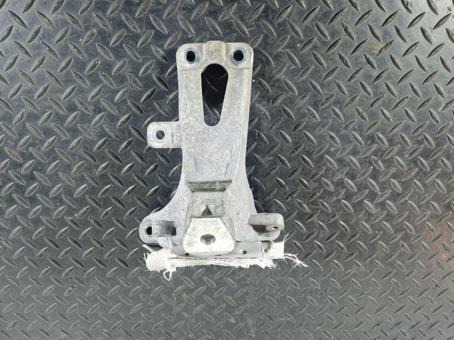 12-18 AUDI A6 C7 GENUINE FRONT RIGHT DRIVER ENGINE MOUNT 4G0199308AE