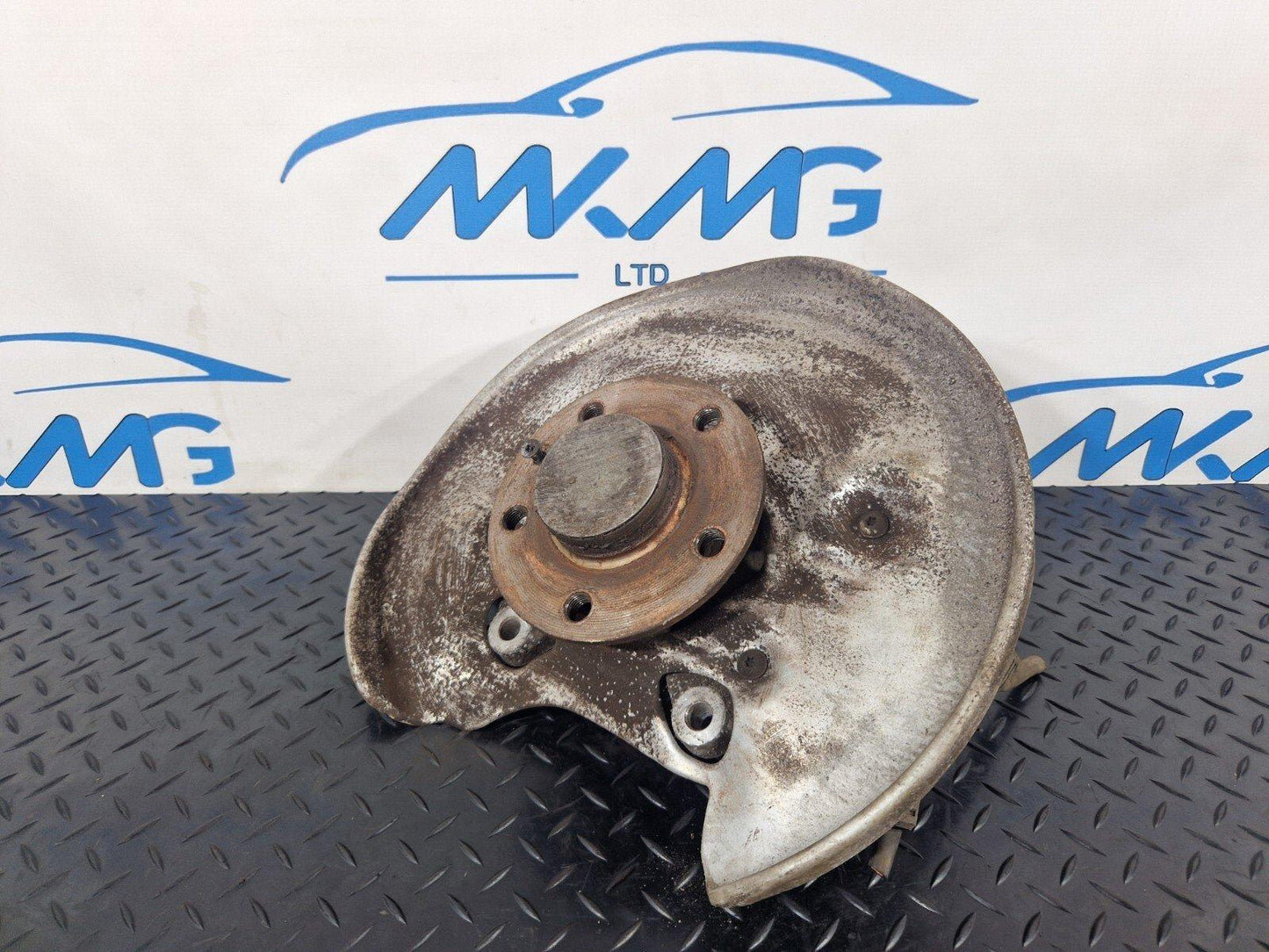16-19 AUDI A4 B9 AVANT GENUINE REAR RIGHT O/S WHEEL HUB & BEARING 8W0505460E