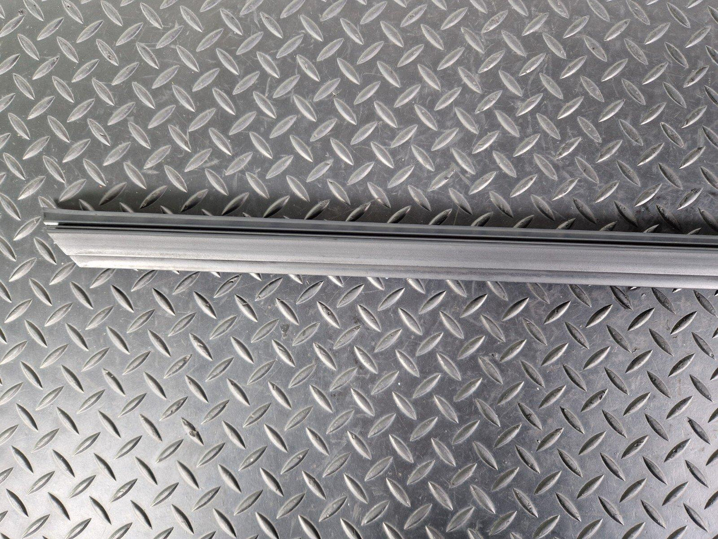 MERCEDES CLA C117 FRONT RIGHT O/S WINDOW SEAL DOOR GASKET SEALING A1177250265