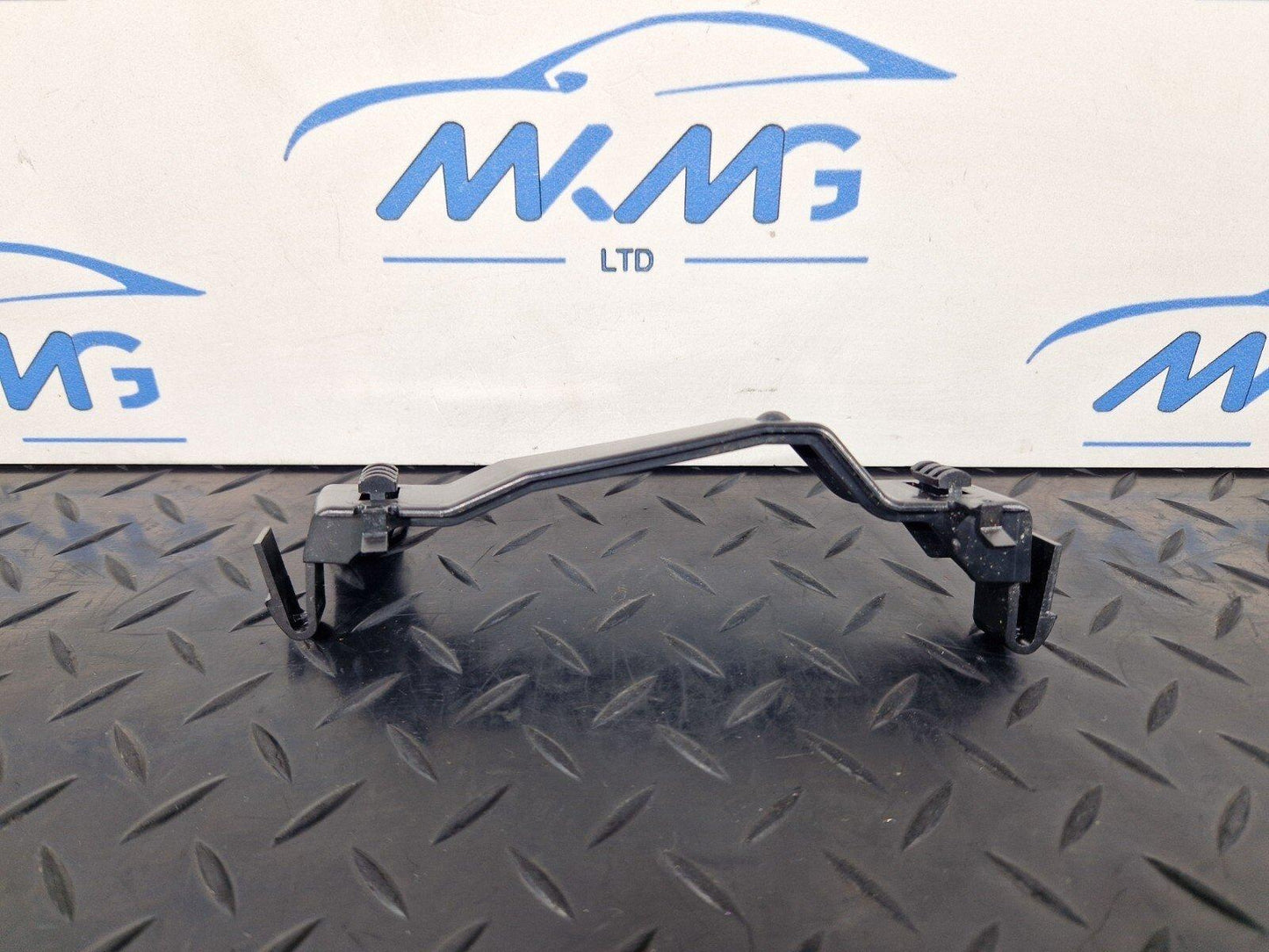 12-18 AUDI A6 C7 RIGHT HOLDER BRACKET 4G0867192