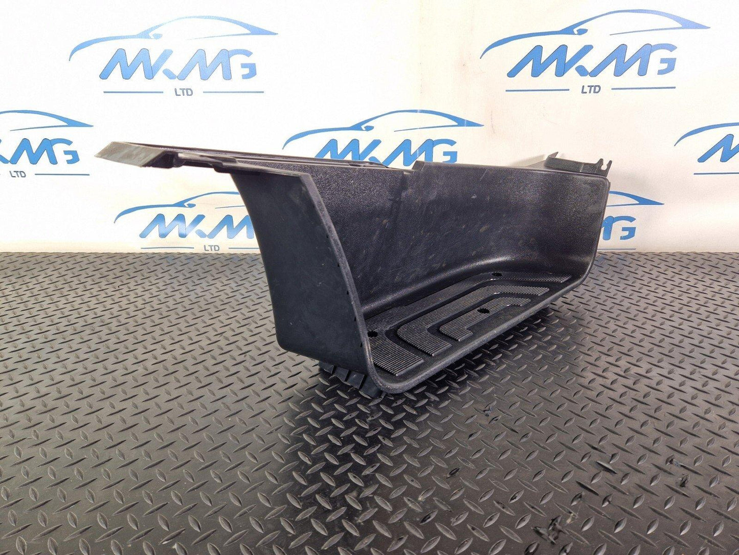 18-ON MERCEDES BENZ SPRINTER W907 W910 SIDE STEP TRIM LEFT SIDE A9106860100