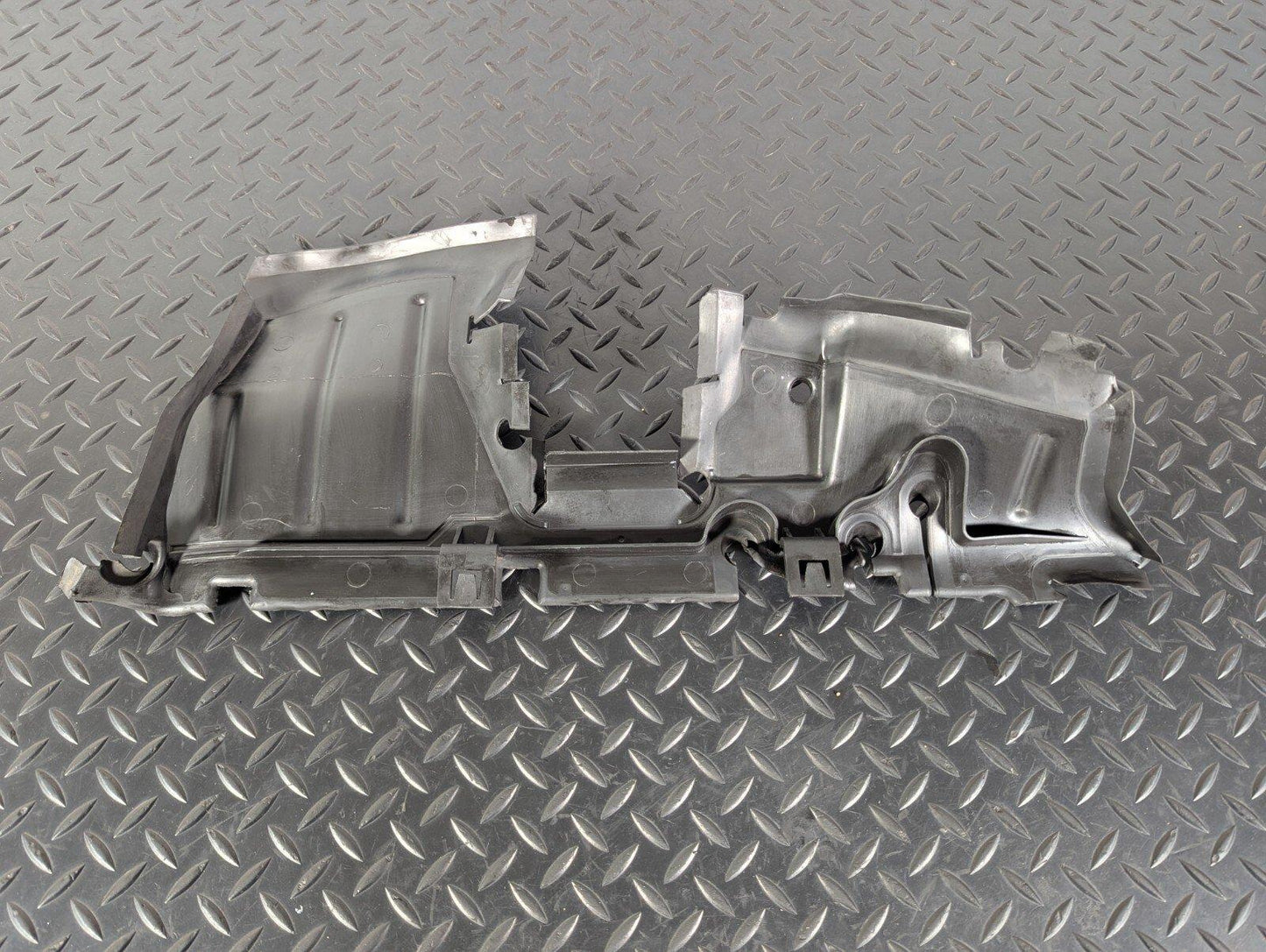 10-17 AUDI A8 4H  RADIATOR AIR GUIDE LEFT SIDE 4H0121283B