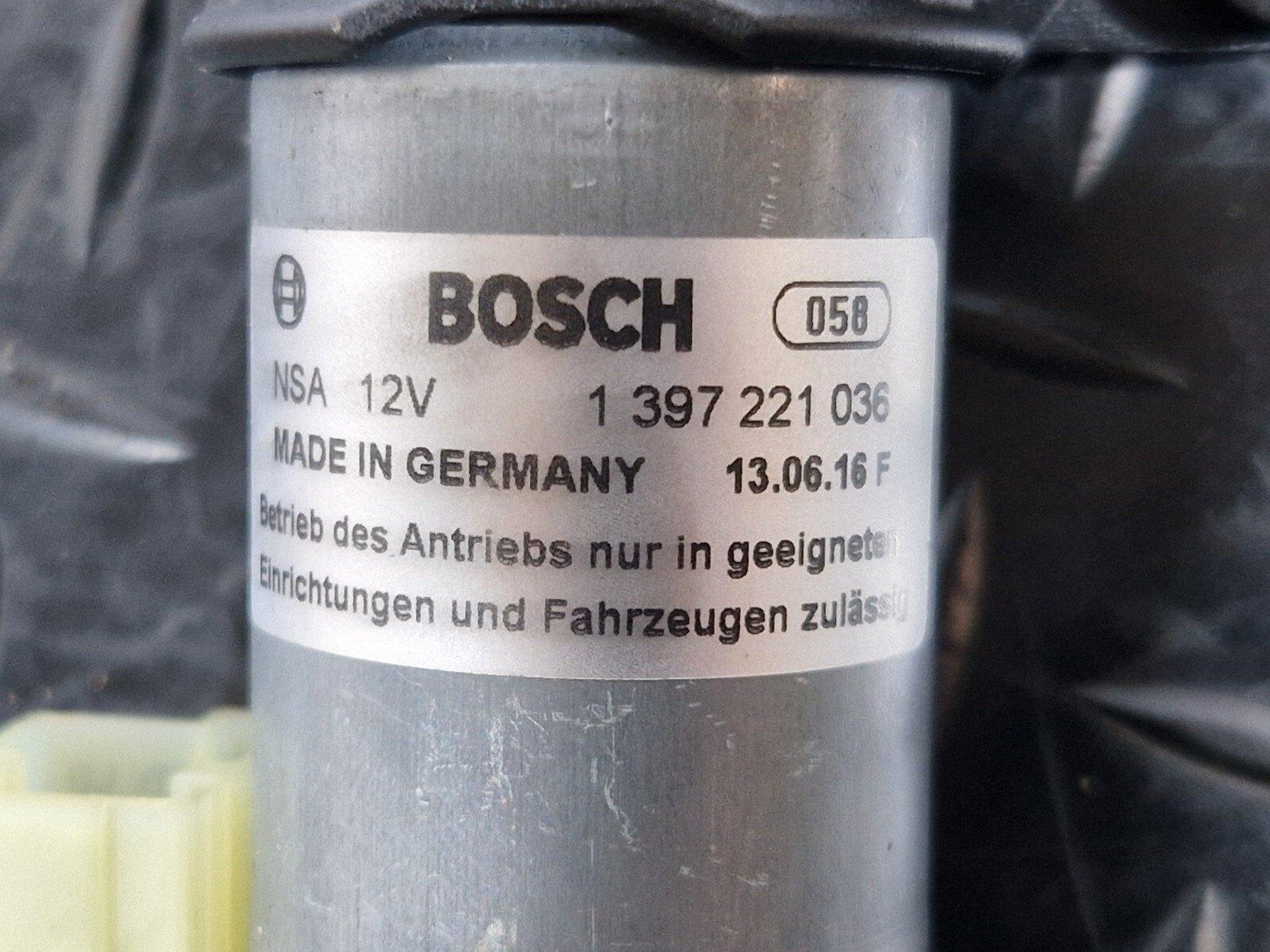 16-19 AUDI A4 B9 GENUINE REAR LEFT TAILGATE LIFT MOTOR 8W9827851A