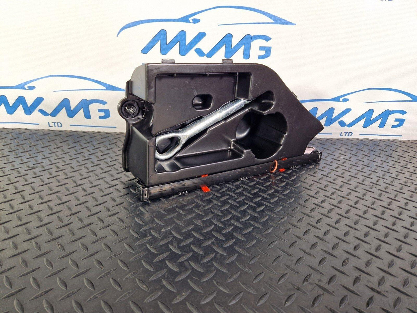 14-19 MERCEDES BENZ GLA X156 BOOT TRUNK MULTIFUNCTIONAL BOX TOOL KIT A2468900300