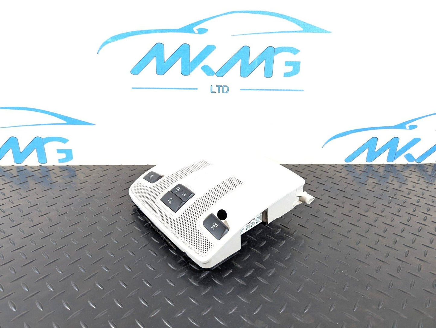 14-19 MERCEDES BENZ GLA X156 OEM INTERIOR ROOF CENTRE LIGHT A0009004508