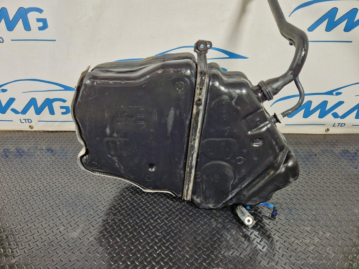 16-19 AUDI A4 B9 DIESEL FUEL TANK WITH PUMP 8W0201021CG