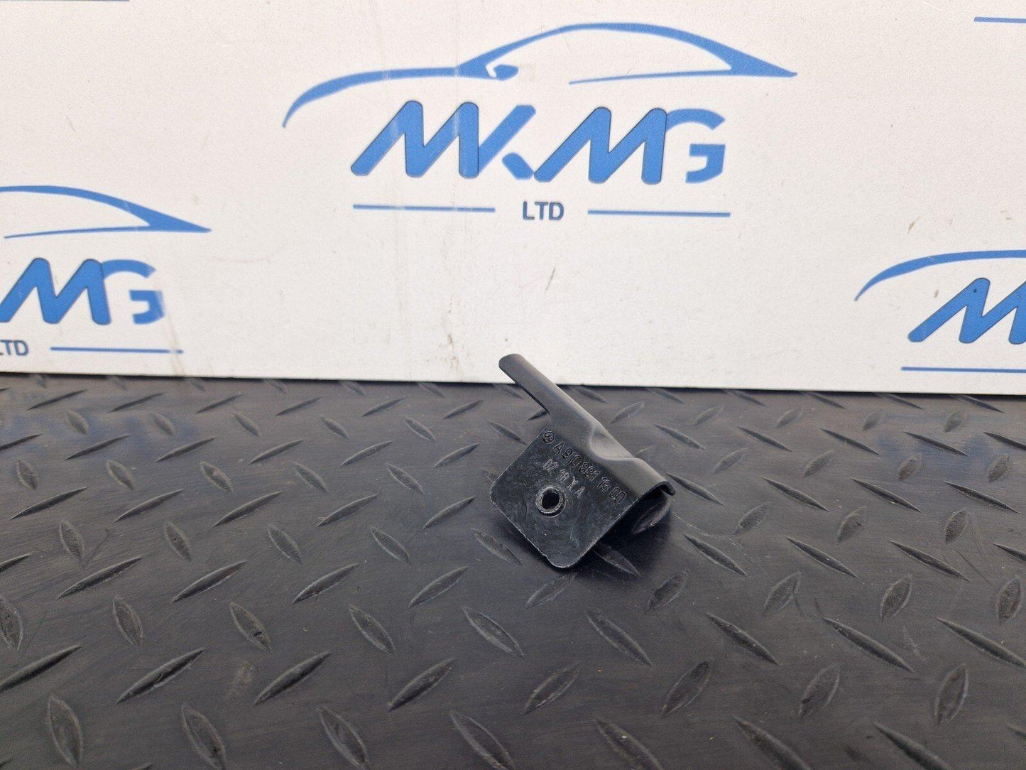 18-ON MERCEDES SPRINTER W907 W910 FRONT LEFT WING HOLDER BRACKET A9108811300