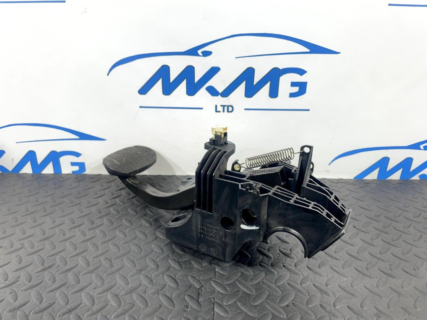 BMW X1 2 SERIES F45 F46 F48 GENUINE BRAKE PEDAL 6856600 6860677