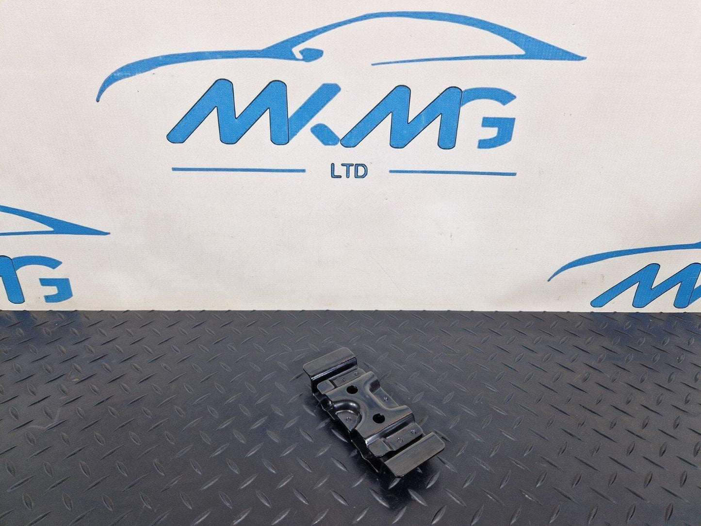 10-18 AUDI A7 4G S-LINE GENUINE OEM MOUNTING TIE DOWN EYE 4G8813383