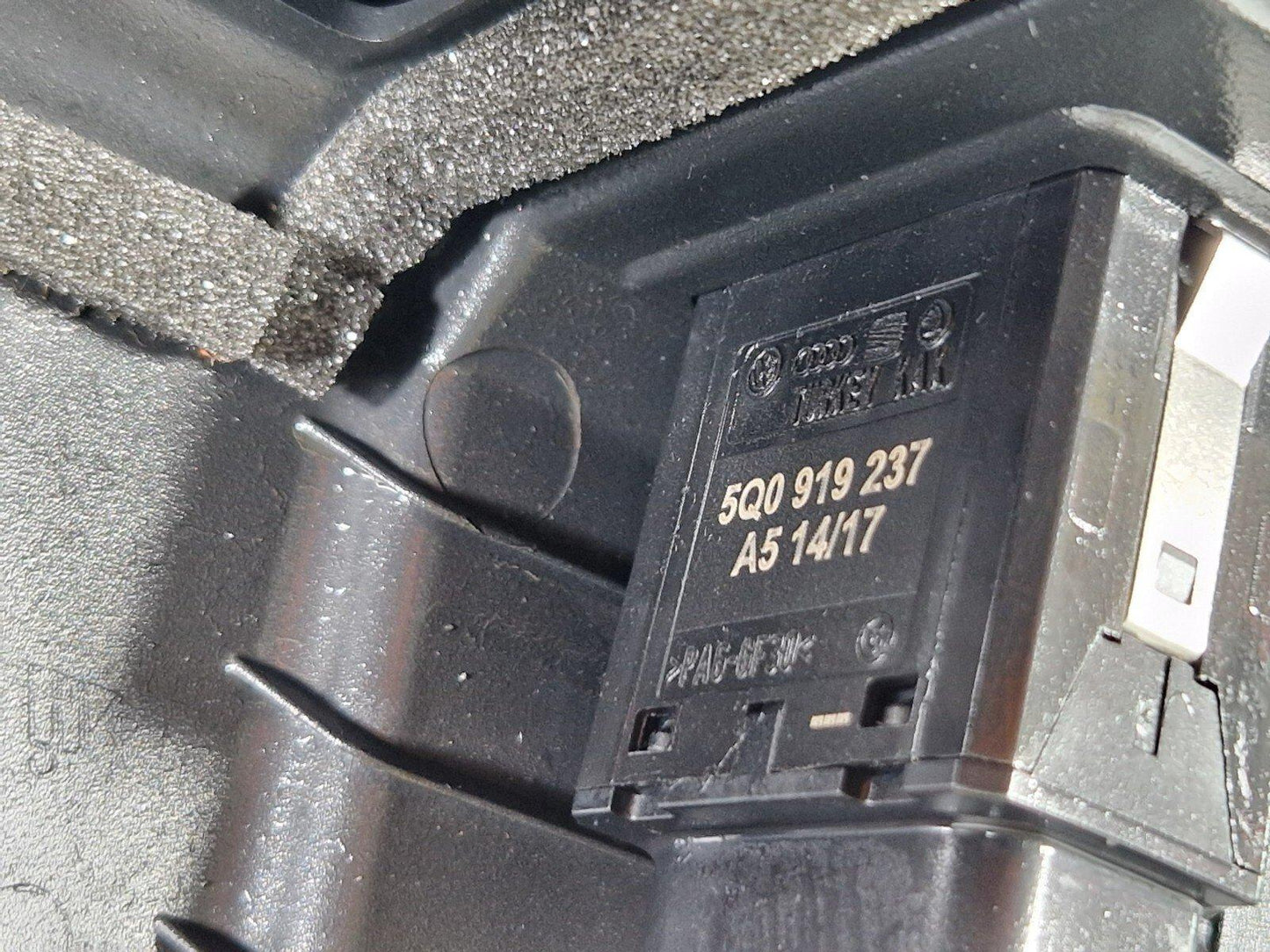 12-17 AUDI S5 CONVERTIBLE GLOVE BOX STORAGE COMPARTMENT 8W28570356PS