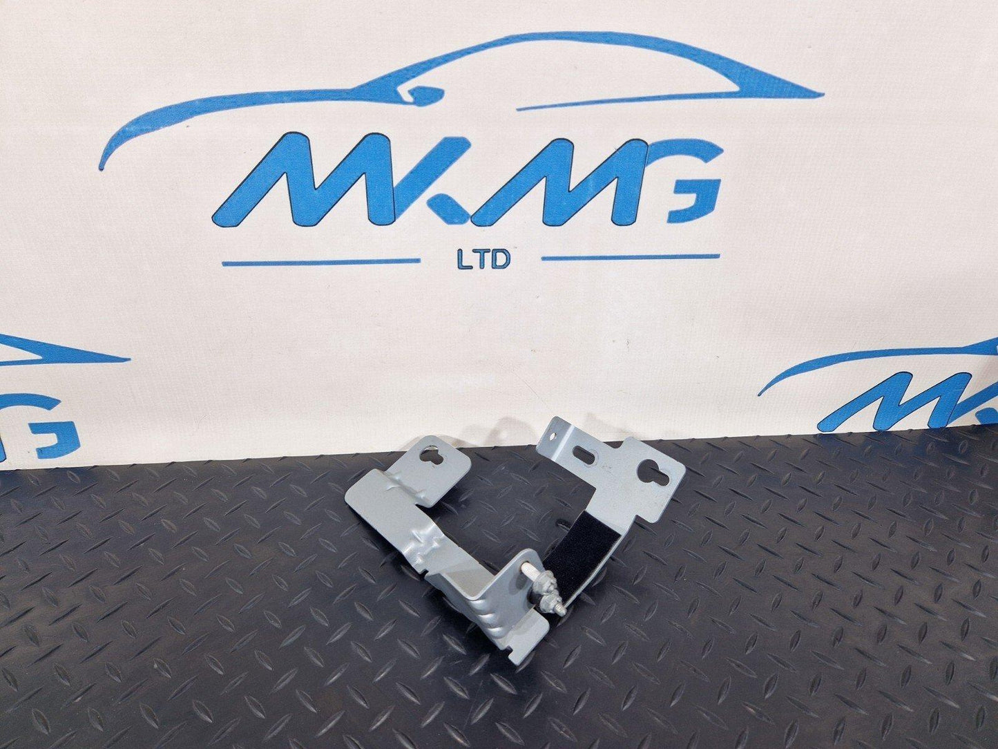 19-ON MERCEDES BENZ CLA C118 WATER COOLER VALVE BRACKET A1775043700