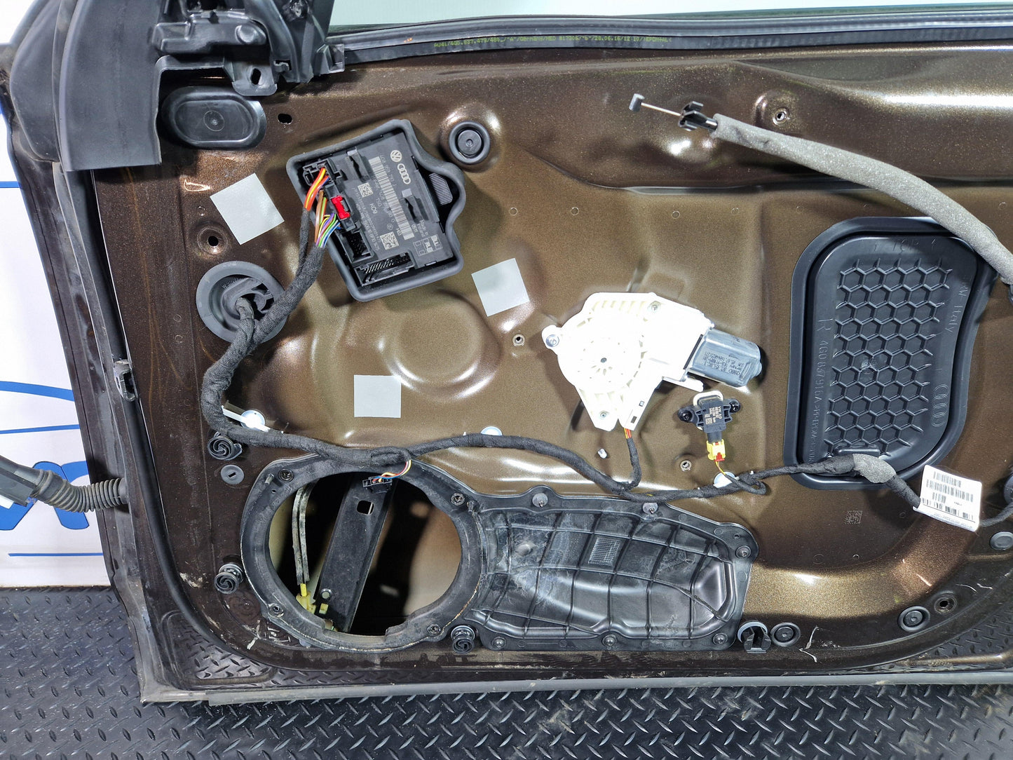 Audi A6 Allroad C7 Front Right Driver O/S Complete Door in Brown LY8Z