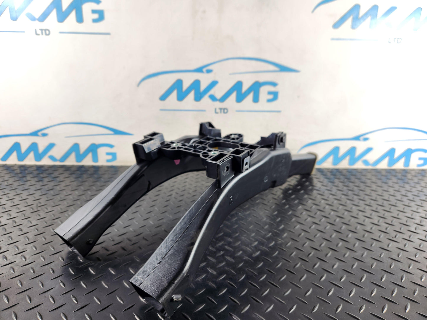 Range Rover Evoque L551 Interior Support Bracket & Ducts K8D2-018B81-AB