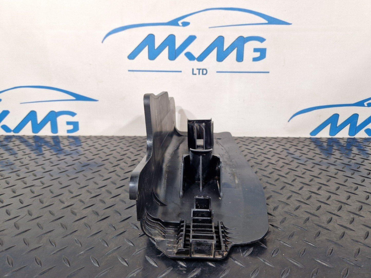 16-19 AUDI A4 B9 REAR RIGHT SIDE CONTROL ARM COVER GUARD TRIM 8W0505416D