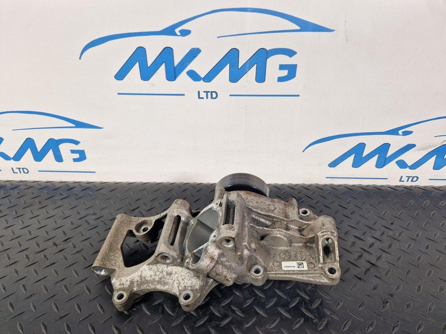 14-21 BMW 2 SERIES GRAN TOURER F45 F46 WATER PUMP THERMOSTAT BRACKET 8575850